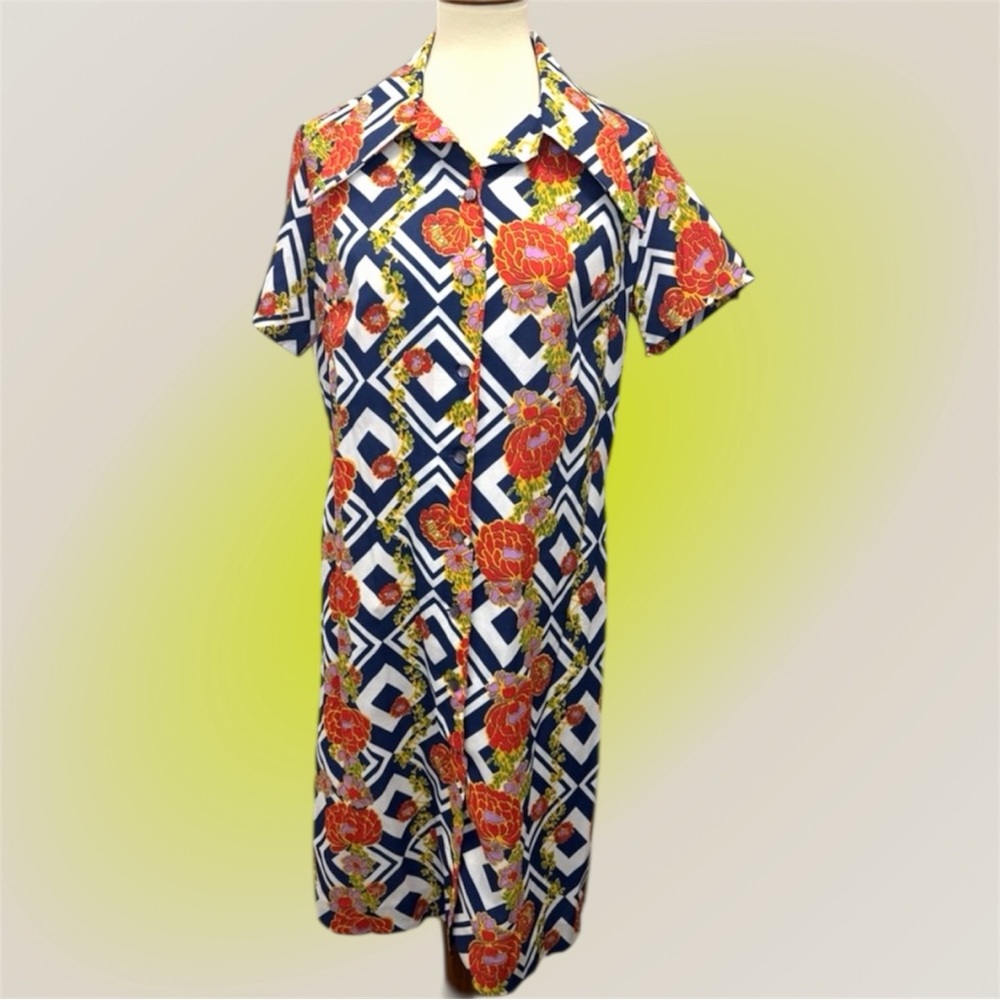 Large dagger collar floral and geometric shift dress vintage 60’s